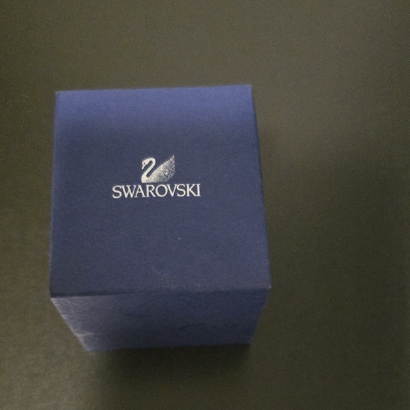 Swarovski Silver and Black Ring - Picture 5 of 6